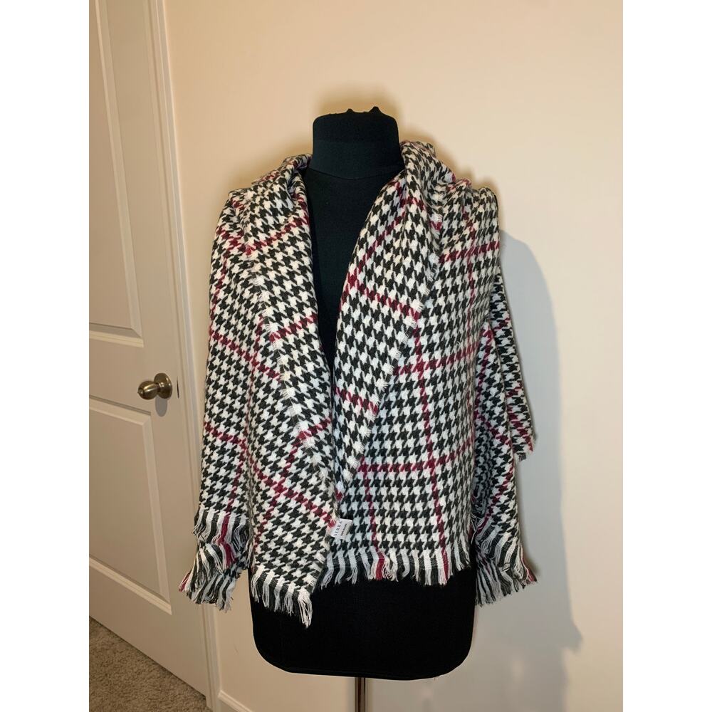 Serra Abstract Shawl Black and White Checkered size small medium soft warm cozy